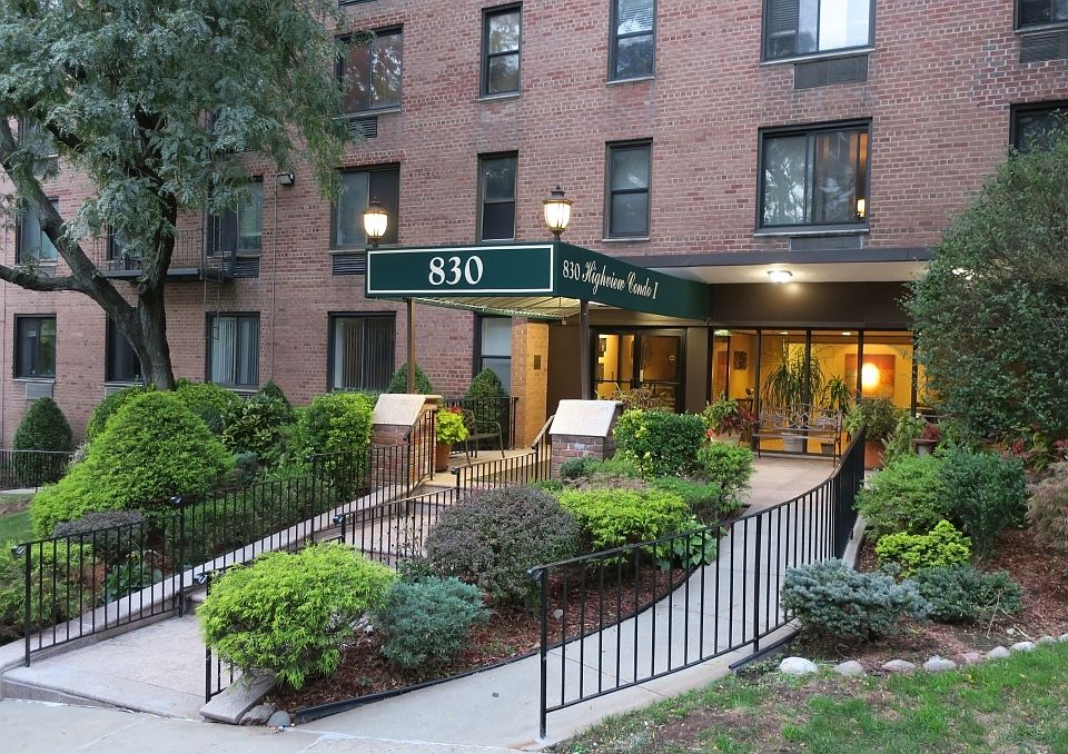 1st image of 830 Howard Ave APT 5J
