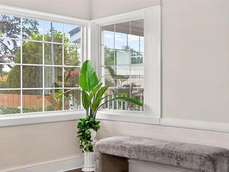 1099 Grove Ave — Photo 20