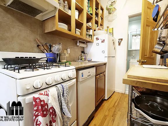 2nd image of 647 Franklin Ave APT 2RF