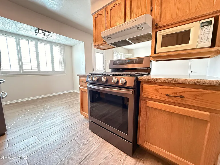 9321 Sorbonne Dr — Photo 15