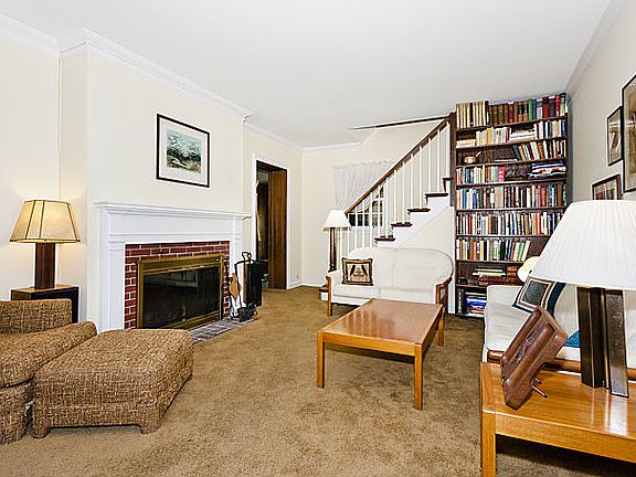 4th image of 815 Community Dr