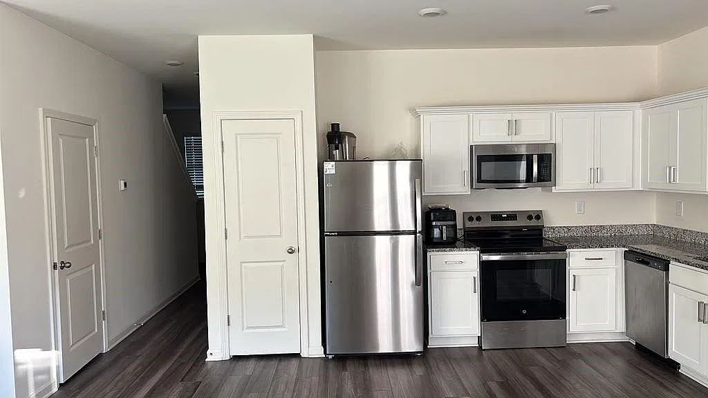 3 bed, 2.5 bath, 1440 sqft, $1,749 — Photo 4