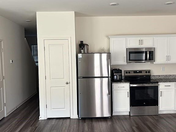 4th image of 52 Padley Dr