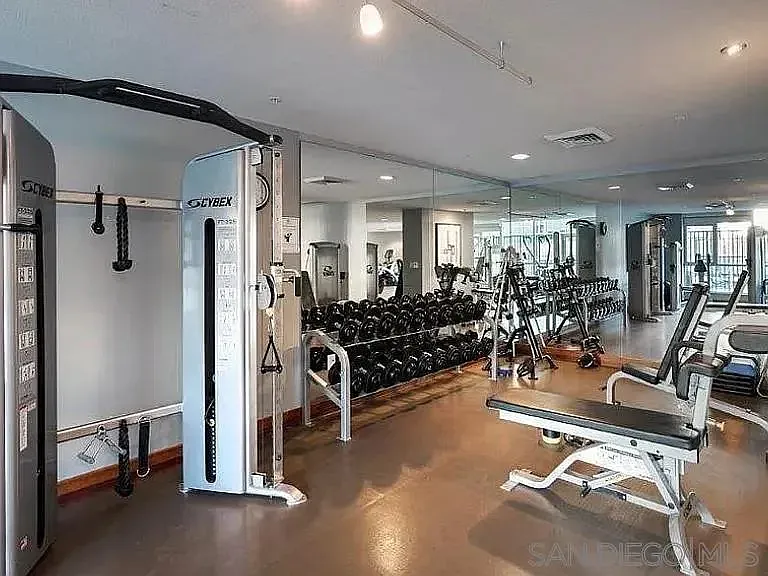 325 7th Ave #1301 — Photo 39