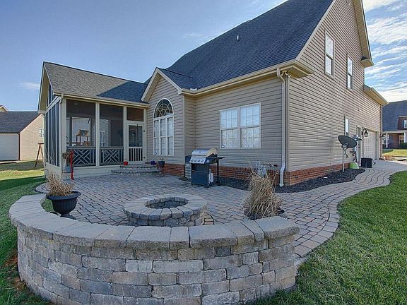 3rd image of 7046 Wyndham Pointe Ln