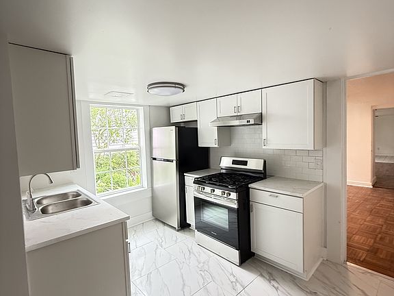 3rd image of 4917 Camp St #1