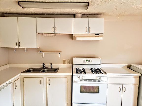 2nd image of 7493 Rowena St