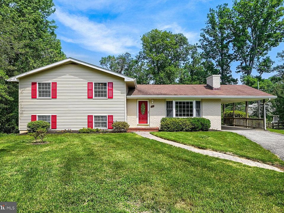 1st image of 304 Pine Cir