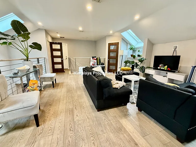 407 Dudley St #6 — Photo 8
