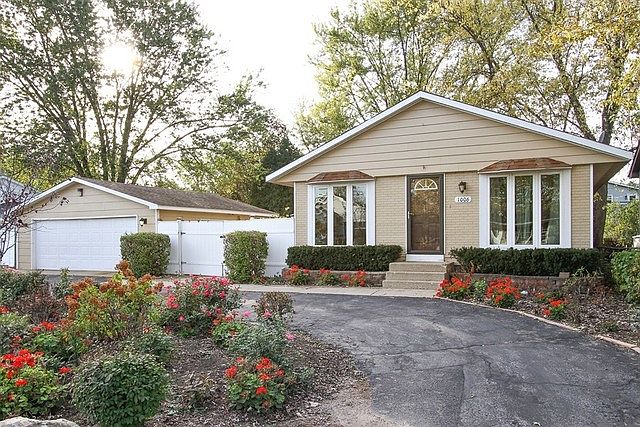 1st image of 1006 Barberry Ln