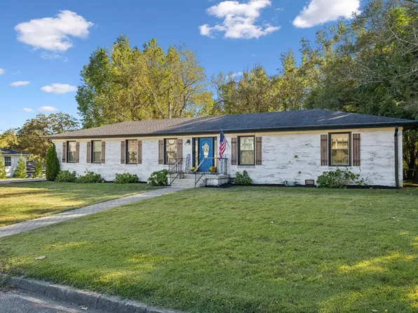 710 Jackson Ave, Carthage, TN 37030