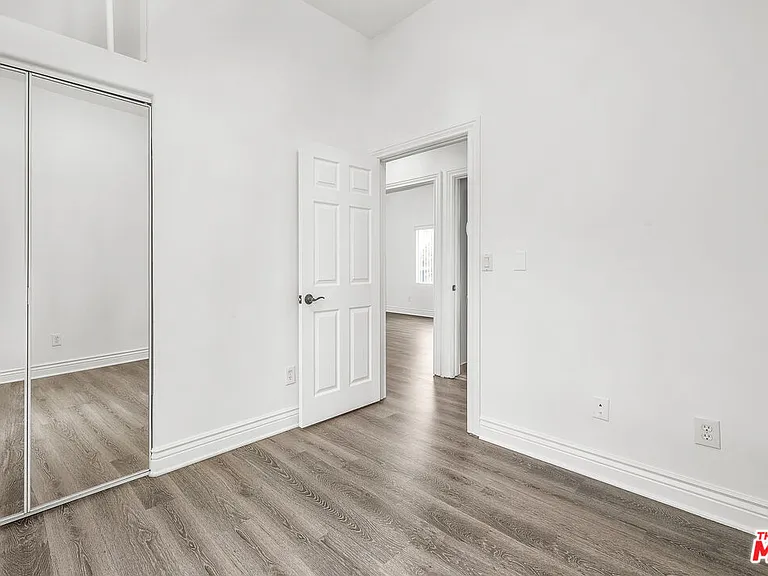 7338 Balboa Blvd #6 — Photo 16