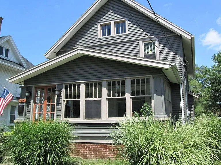 536 Pleasant St — Photo 1