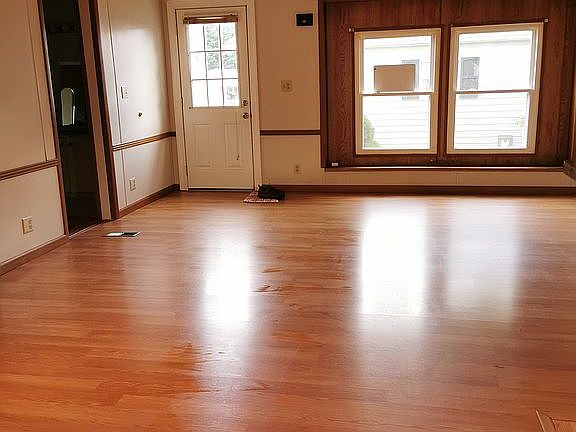 Living/dining area