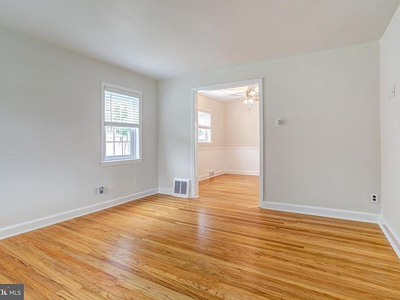 5th image of 212 W Sylvan Ave