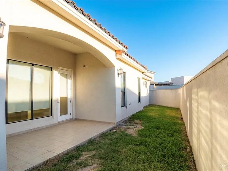 1220 E Agusta Ave — Photo 16