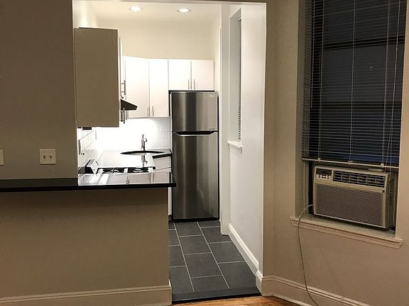 3rd image of 200 W 92nd St #2D
