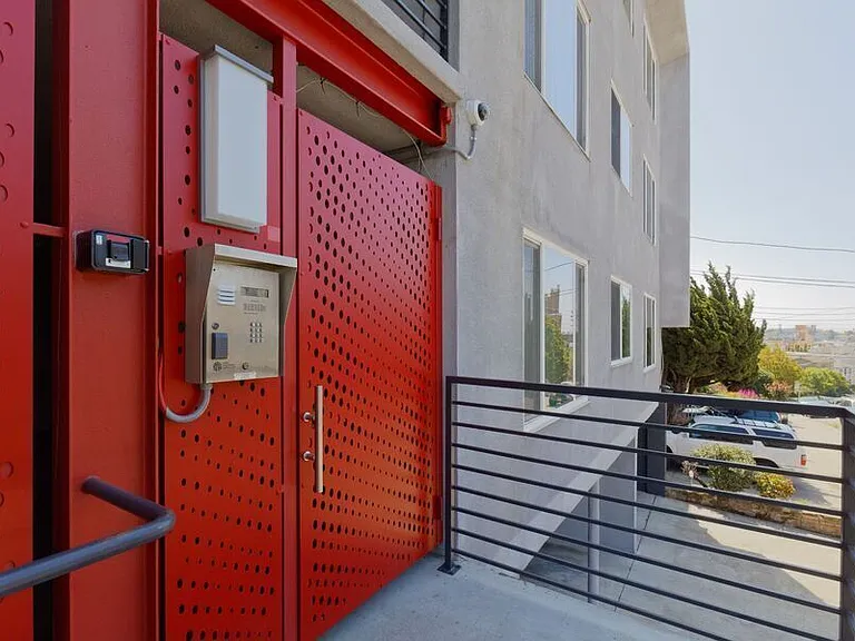 370 Staten Avenue — Photo 18