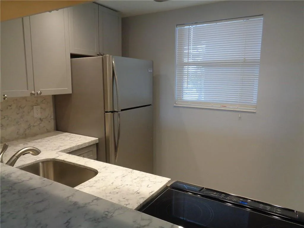 Cromwell East — Photo 3