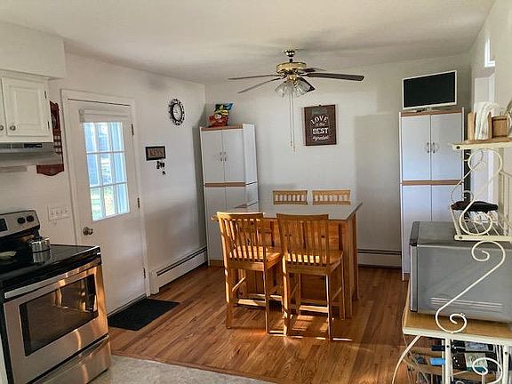 3rd image of 5 Holly Dr