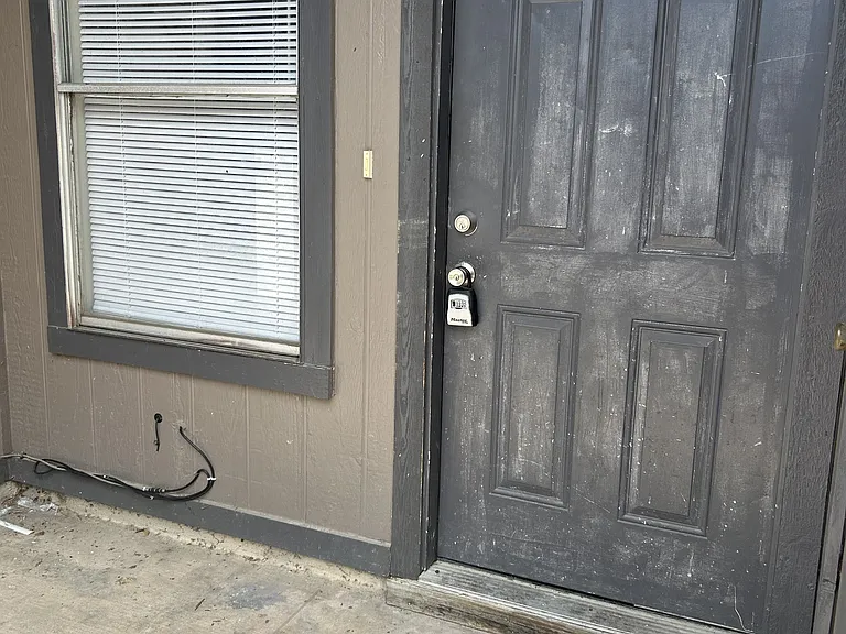 821 Bracewood Cir #B — Photo 1
