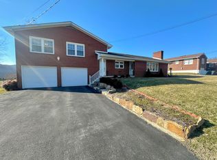 53 Ballard Ave, Peterstown, WV 24963