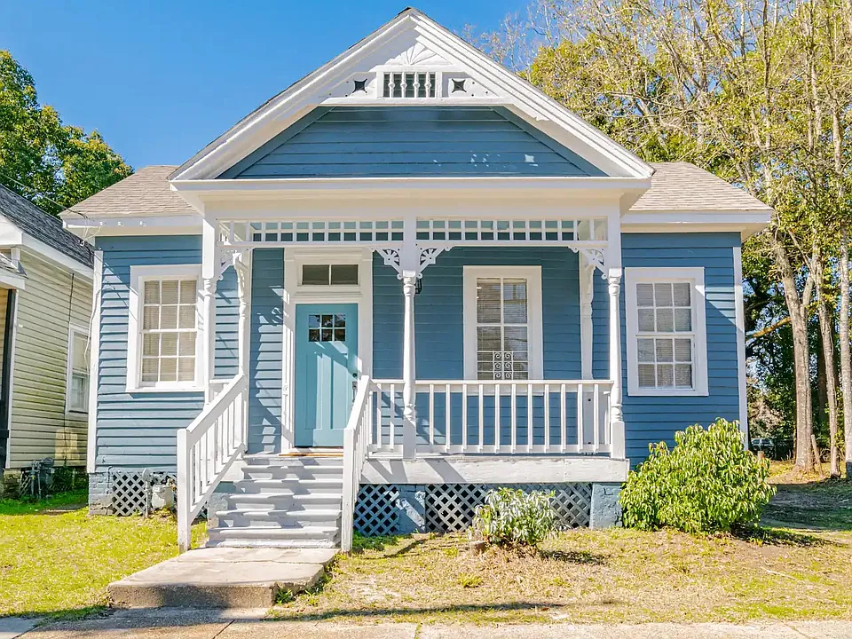 556 Charles St