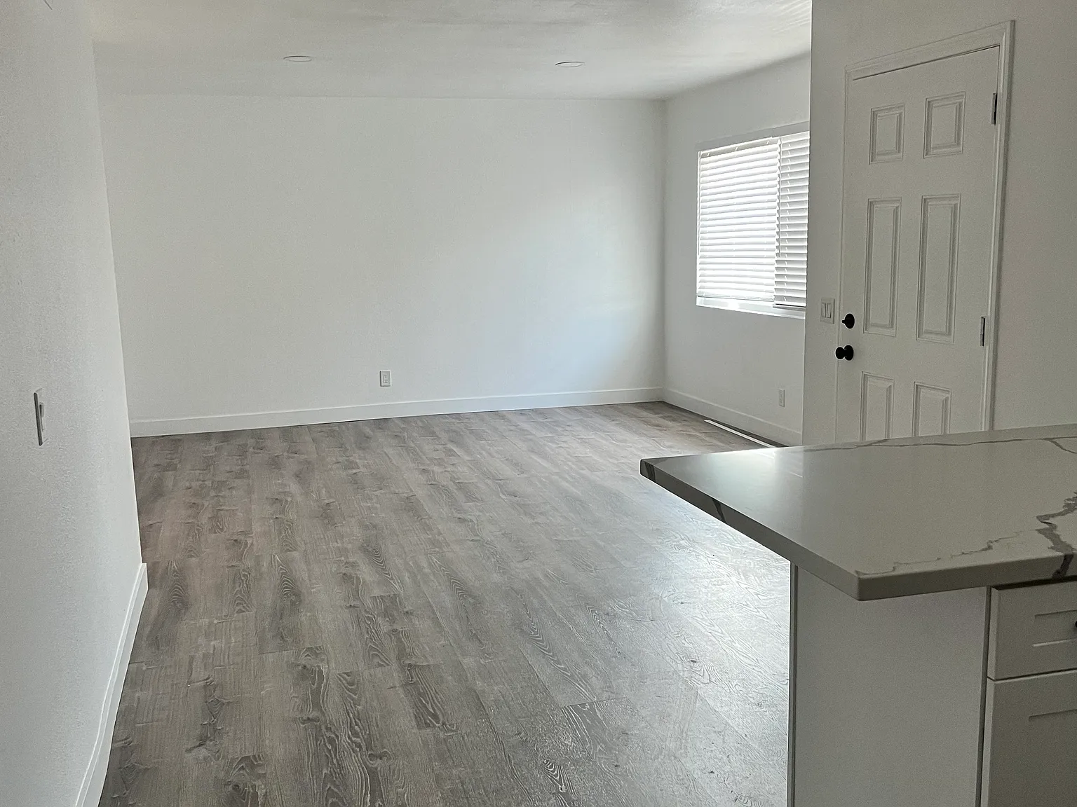 706 Shalimar Dr — Photo 2