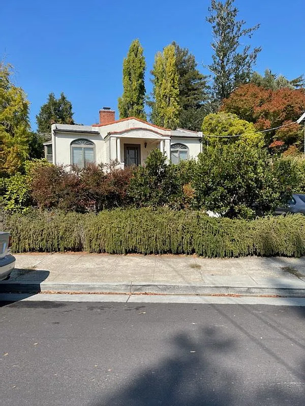 55 Mountain View Ave photo 1