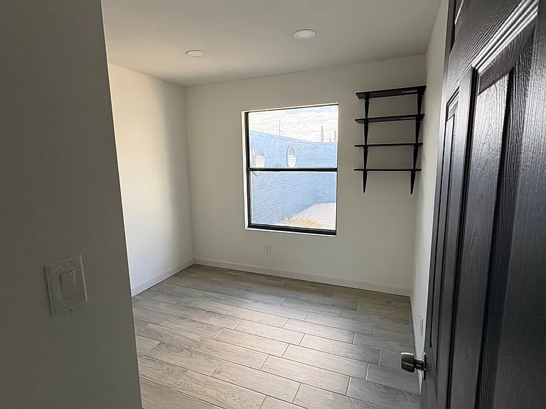 11100 Childress Ave — Photo 15