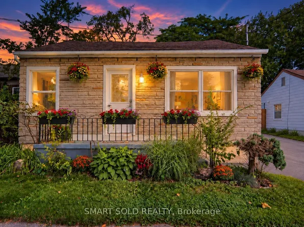 7 Elmwood Ave, Saint Catharines, ON L2R 2T5
