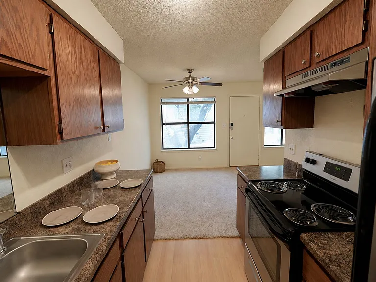 Pepper Tree Condominiums — Photo 12