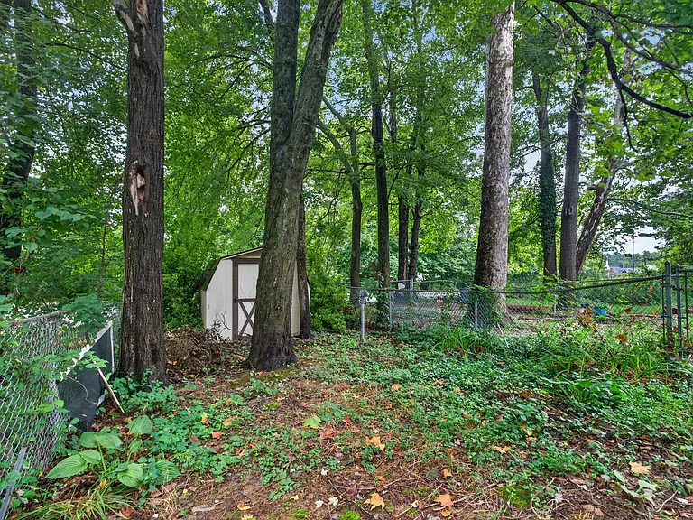 8 Cypress Dr — Photo 34