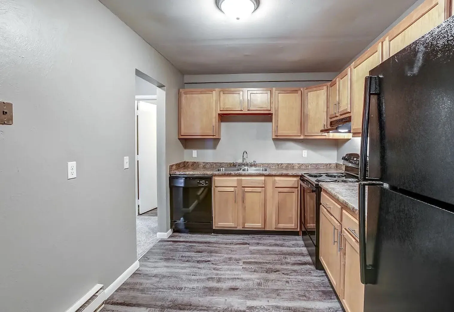 Riviera Apartments — Photo 1