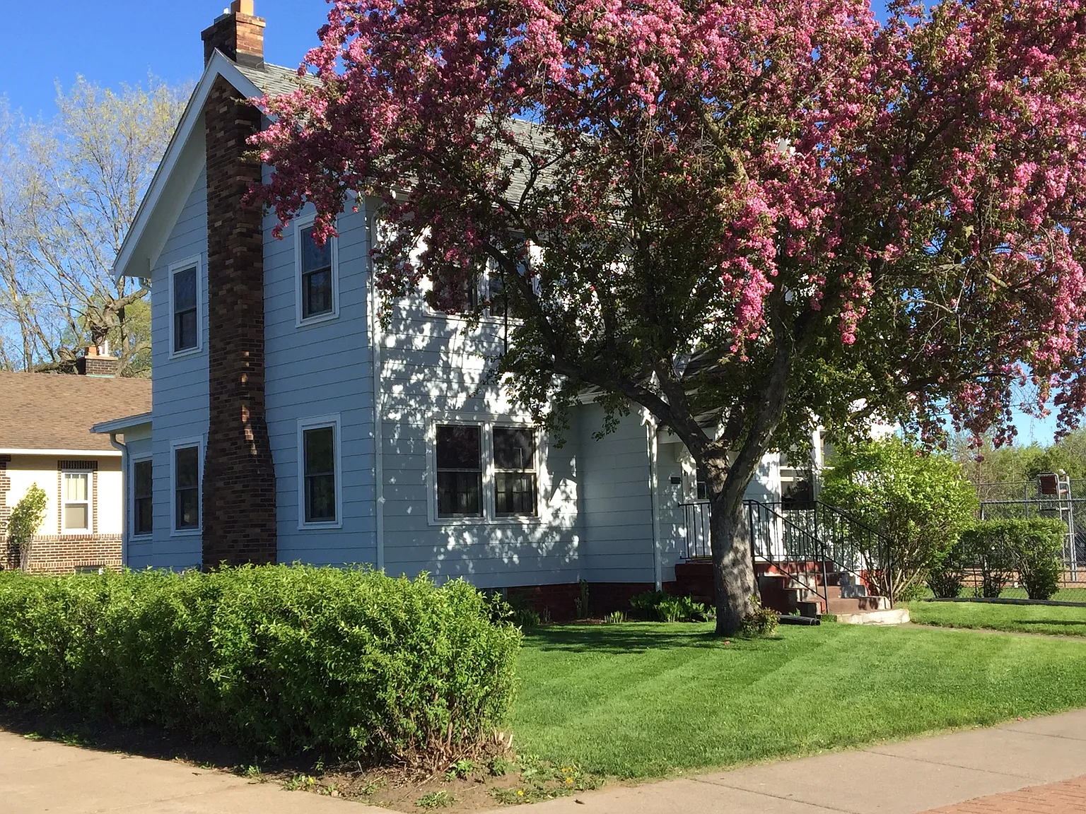 4 bed, $1,800 — Photo 1