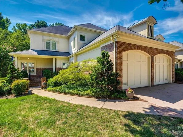 8956 Challis Hill Ln, Charlotte, NC 28226