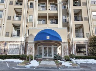 9302 Ravenscroft Rd, Clifton, NJ 07013