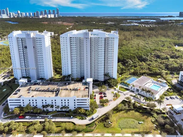 14951 Royal Oaks Ln APT 704, North Miami, FL 33181