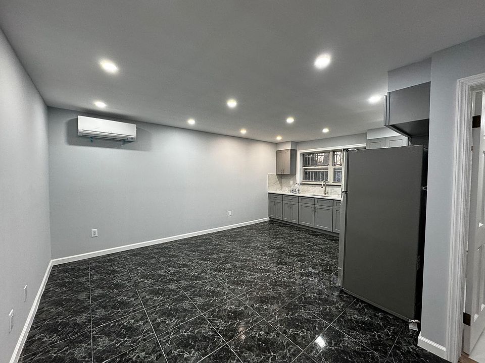 1st image of 3124 Spencer Dr Floor 1