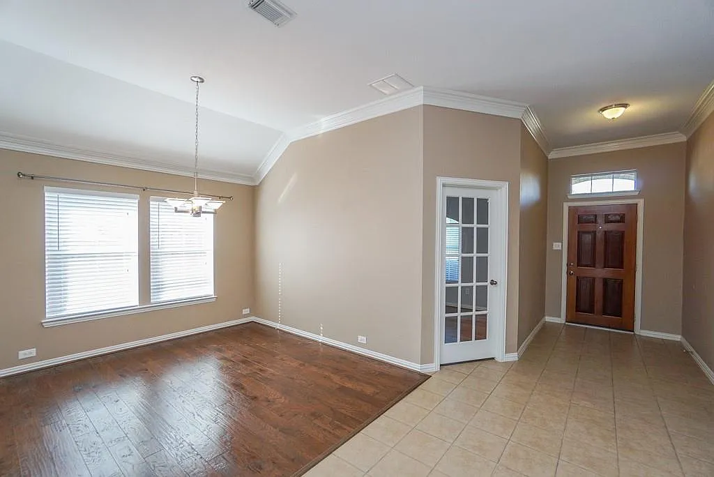 3 bed, 2.0 bath, 2292 sqft, $2,500 — Photo 4
