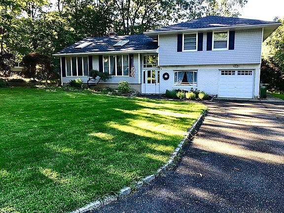 2nd image of 79 Soundview Dr