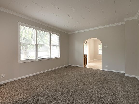 4th image of 15132 S Dillman St #1