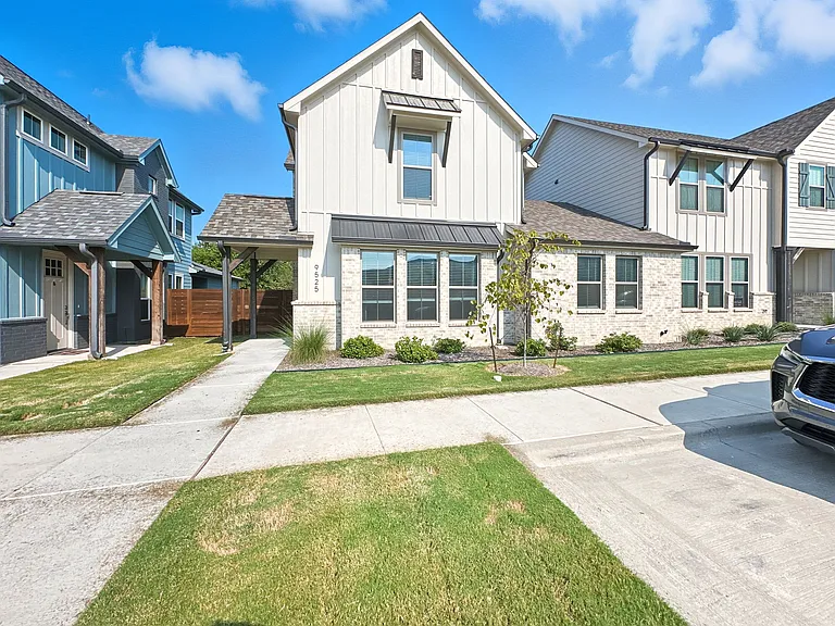 9525 Thorncrown Ln — Photo 2