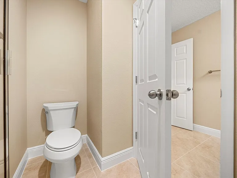 2049 Heart Lake Dr — Photo 42