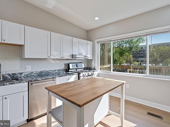 5th image of 3819 Roland Ave