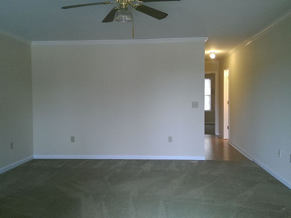 2nd image of 1610 Mockingbird Ct APT B7