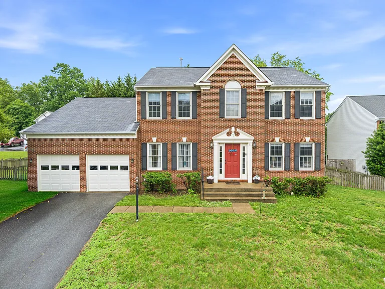 31 Palace Ln — Photo 2