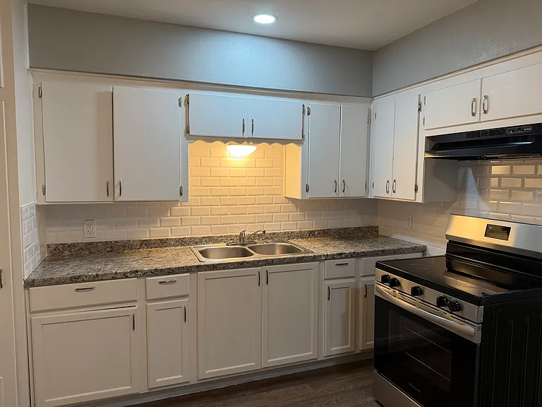 2511 Normont Cir — Photo 10
