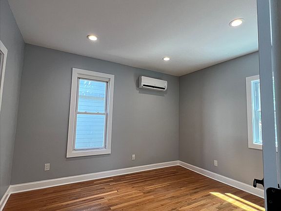 3rd image of 97 Sheffield Ave Floor 1