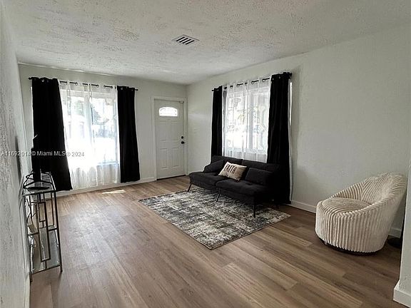 4th image of 1110 NW 24th Ave